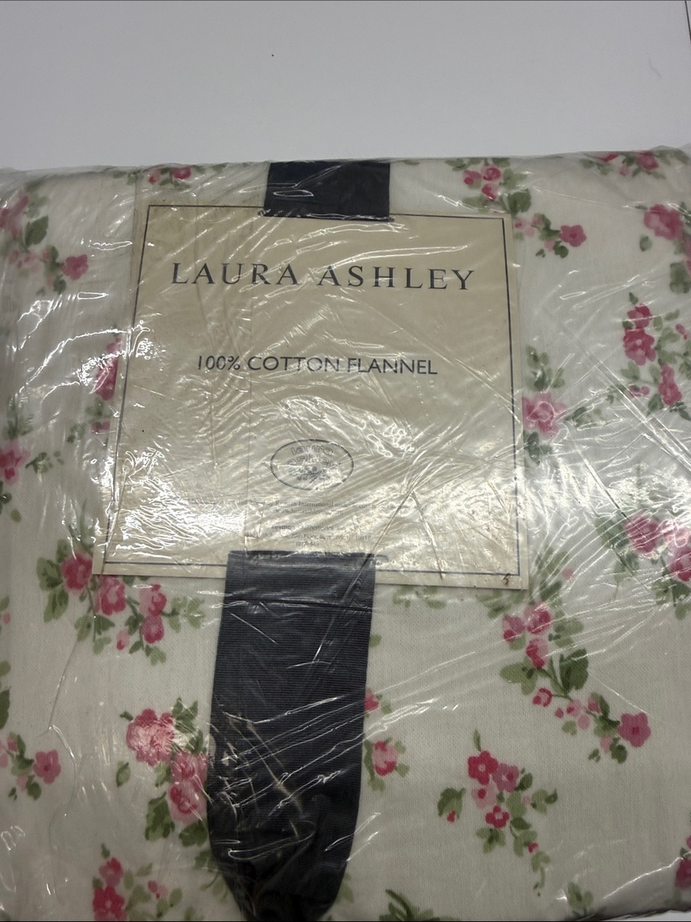 NEW Laura Ashley Cream Floral Cotton Flannel Queen Sheet Set